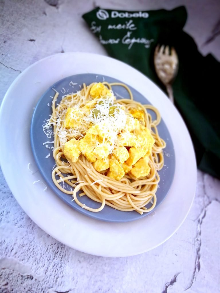 Spagečiai su lašiša, troškintą kokosų piene