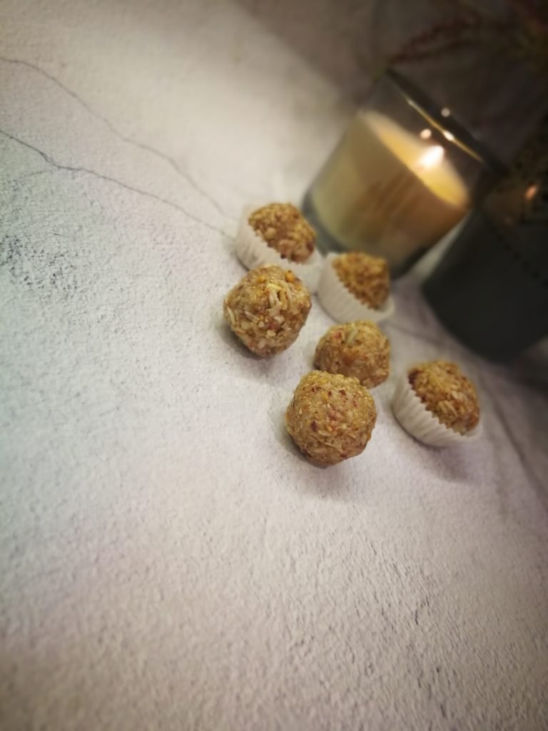 Riešutų - kokosų energetiniai rutuliukai