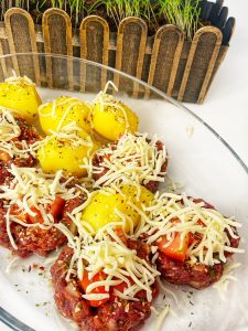 Faršo lizdeliai su pomidorais ir mocarella