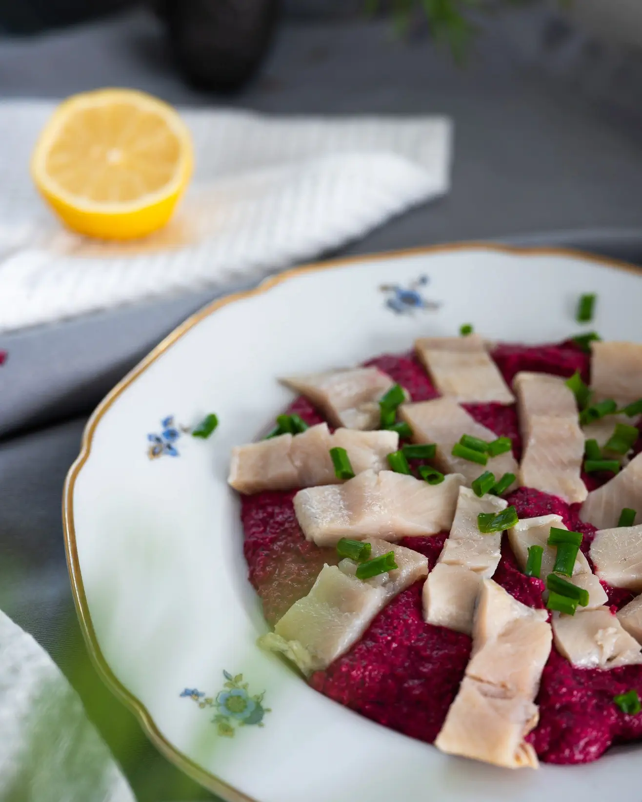 Silkė su burokėlių pesto