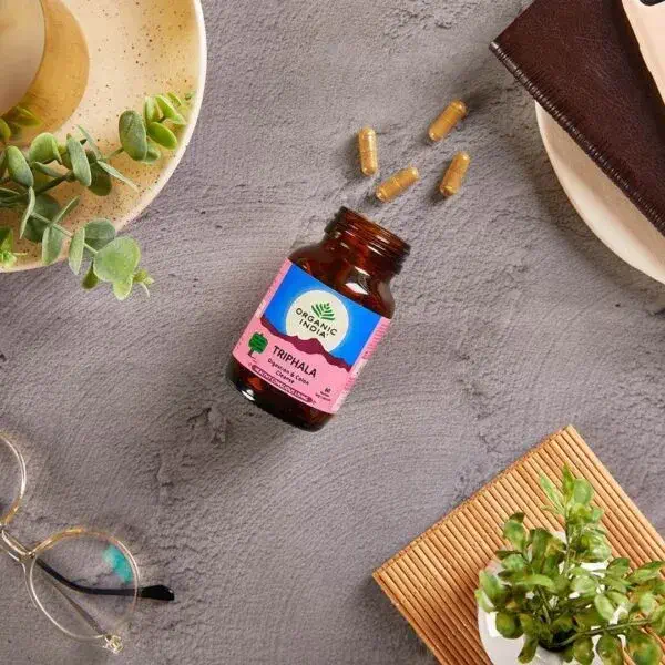 Organic India Triphala – klasikinė ajurvedinė formulė virškinimui ir organizmo balansui
