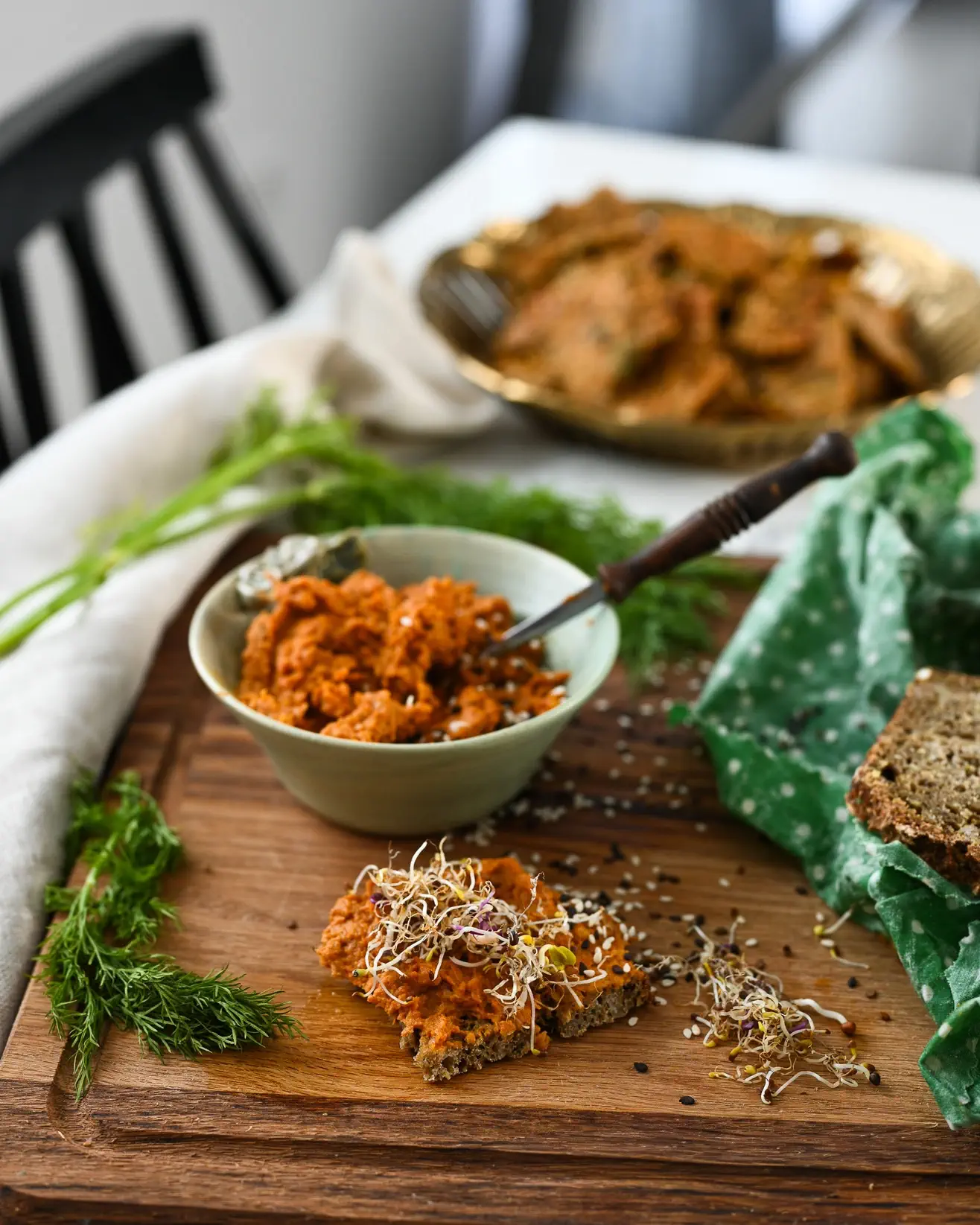 Avinžirnių užtepėlė su saulėje džiovintais pomidorais ir saldžia bulve