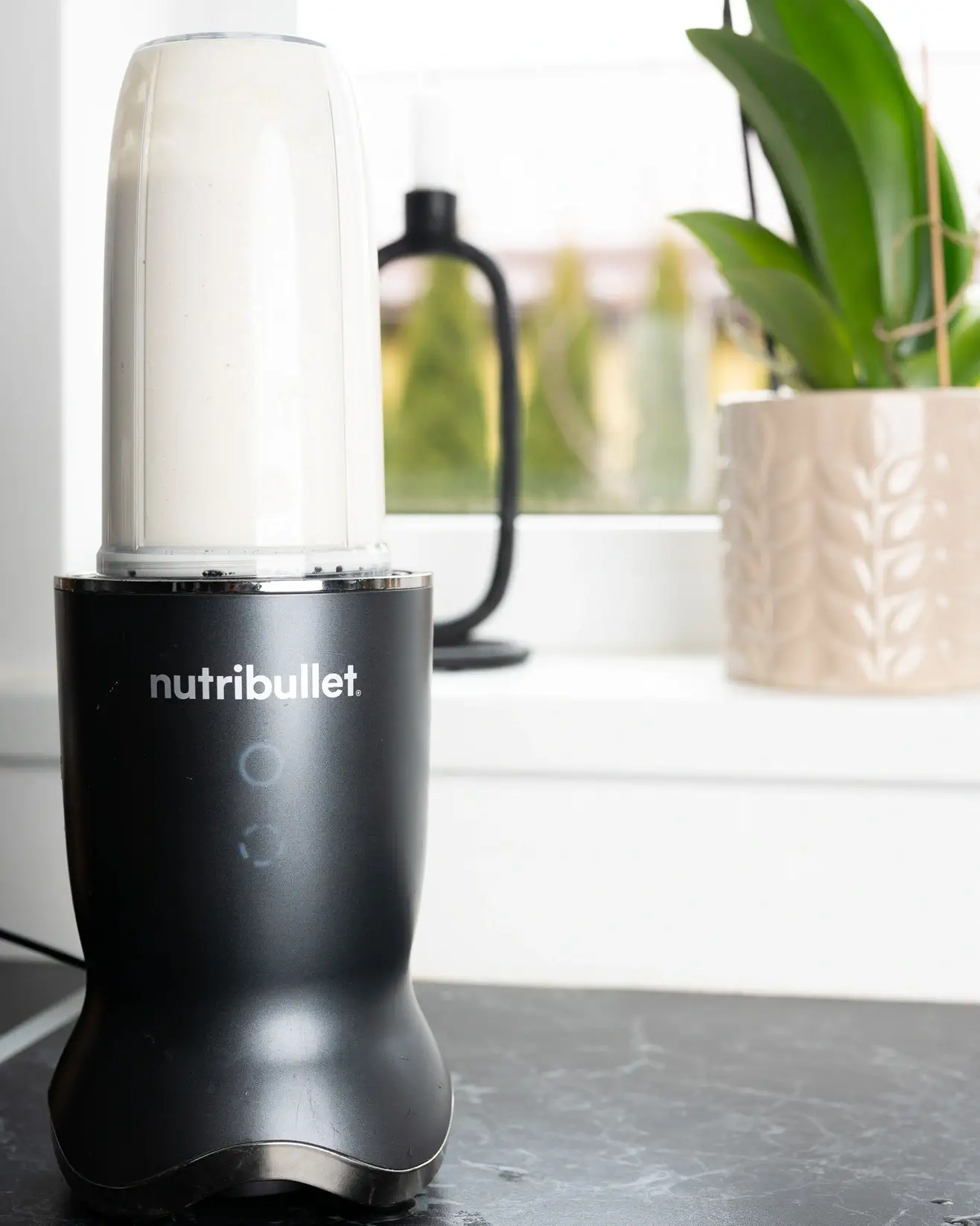 Naminis migdolų pienas ir minkšti sausainukai iš likusios migdolų masės