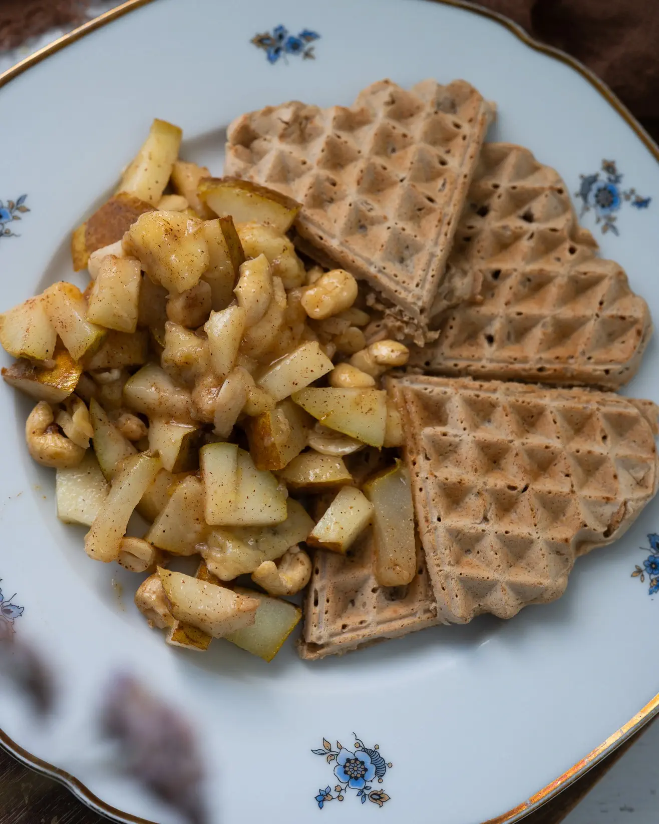 Avižinių miltų blyneliai su vaisių čatniu (ajurvedinis receptas lengvam virškinimui)