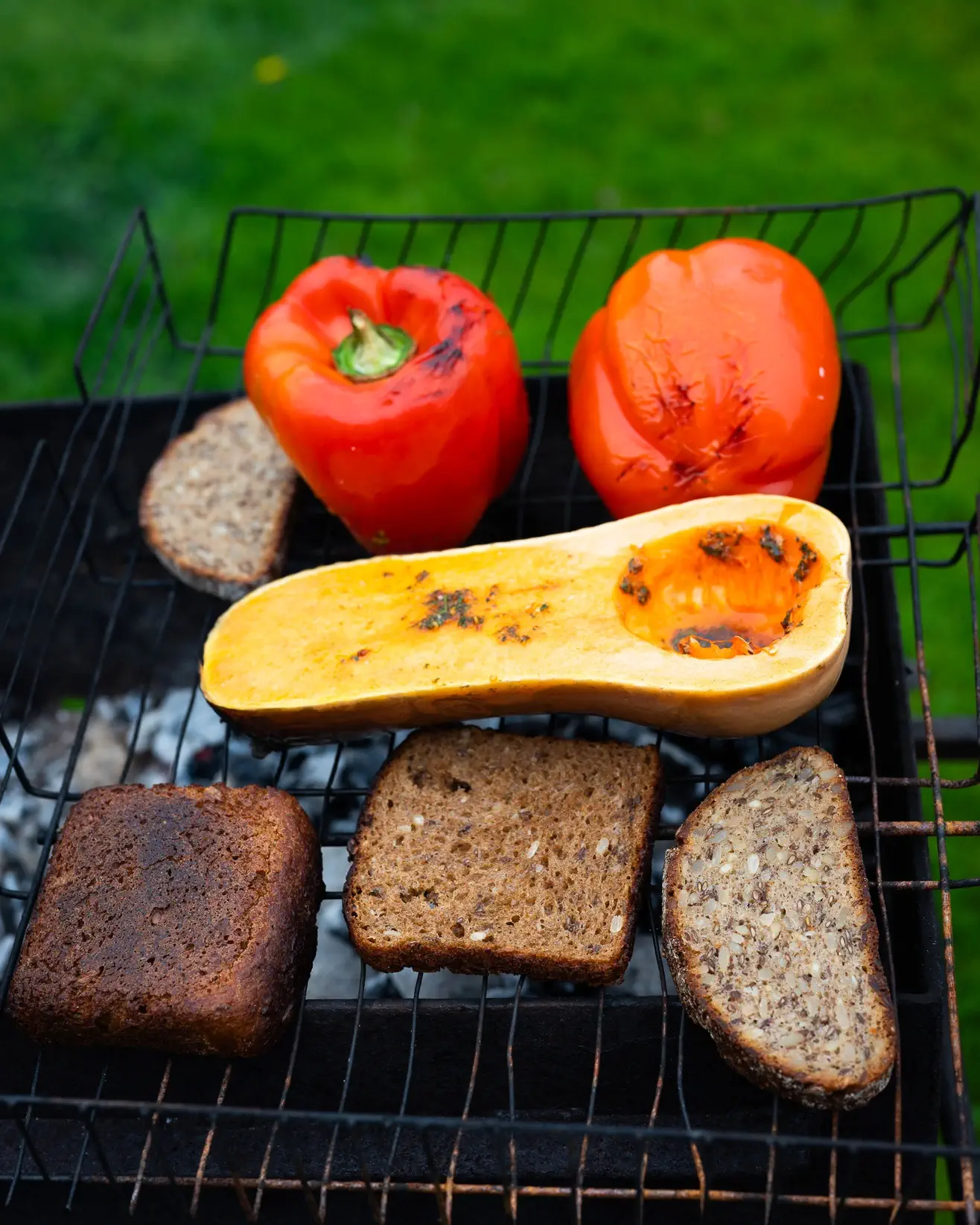 Grill daržovės su ajurvediniais prieskoniais ir ghee sviestu