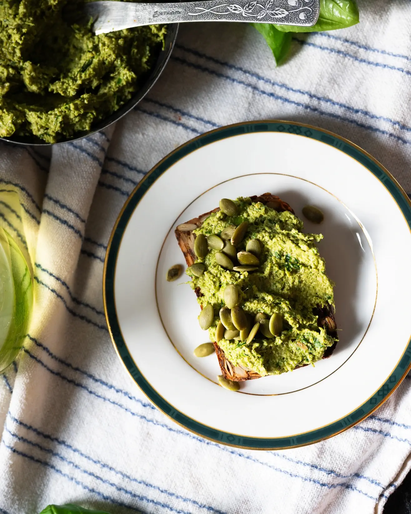 Bazilikų pesto su anakardžiais – vasaros receptas
