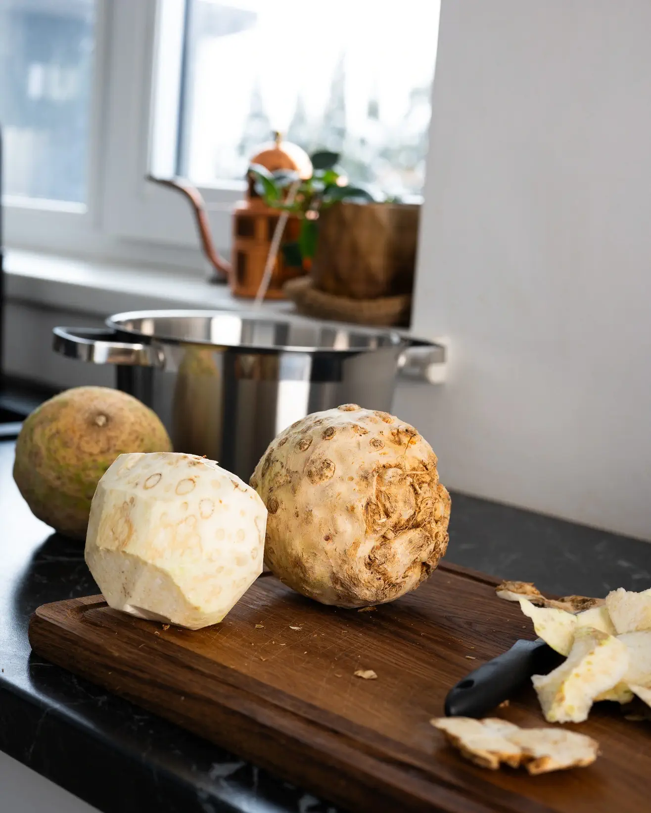 Salierų šaknų trinta sriuba su kokosų pienu ir obuoliu – ajurvediškai šildanti, maistinga ir labai skani