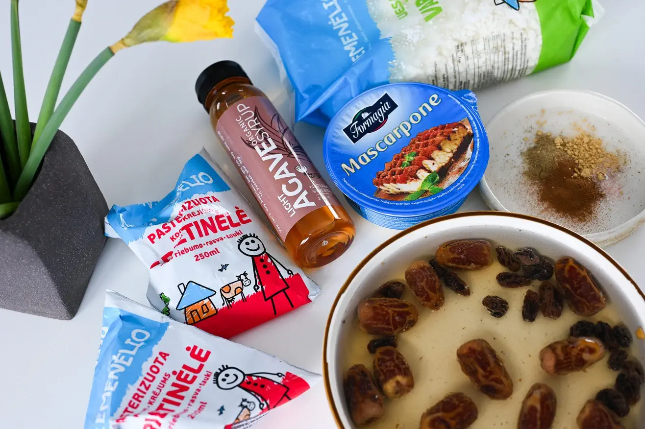 Kreminės varškės desertas