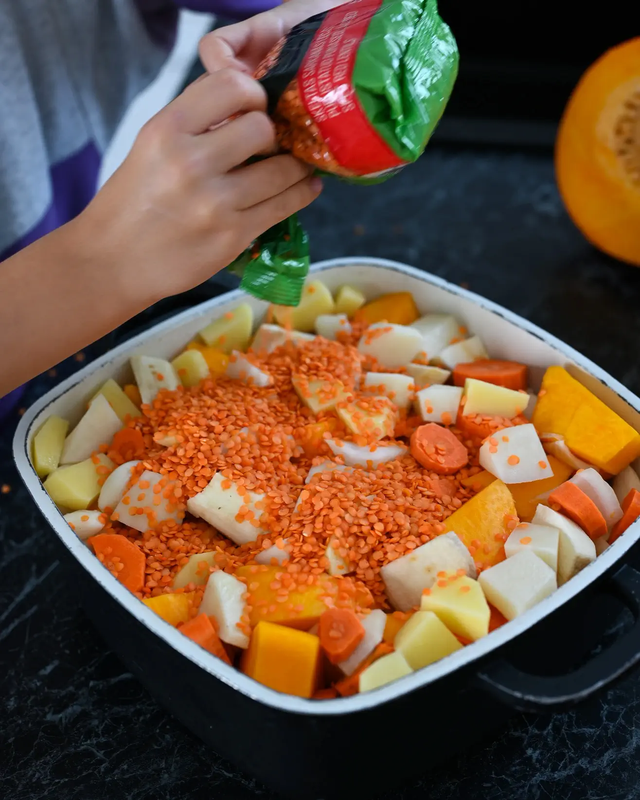 Moliūgienė su daugiau daržovių ir lęšiais