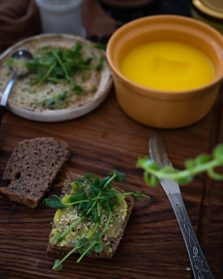 Ghee sviestas: kodėl šis skystas auksas yra nepakeičiamas šiuolaikinėje mityboje ir ajurvedoje?