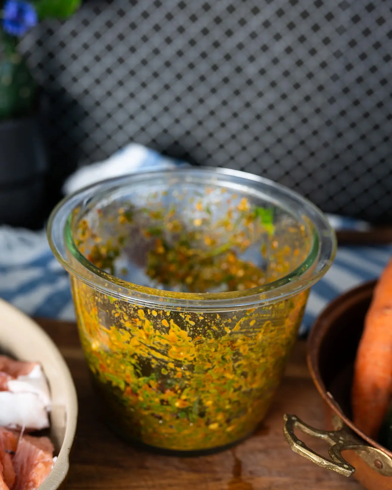 Lašiša žolelių ir apelsinų marinate – gardu, sveika, paprasta!