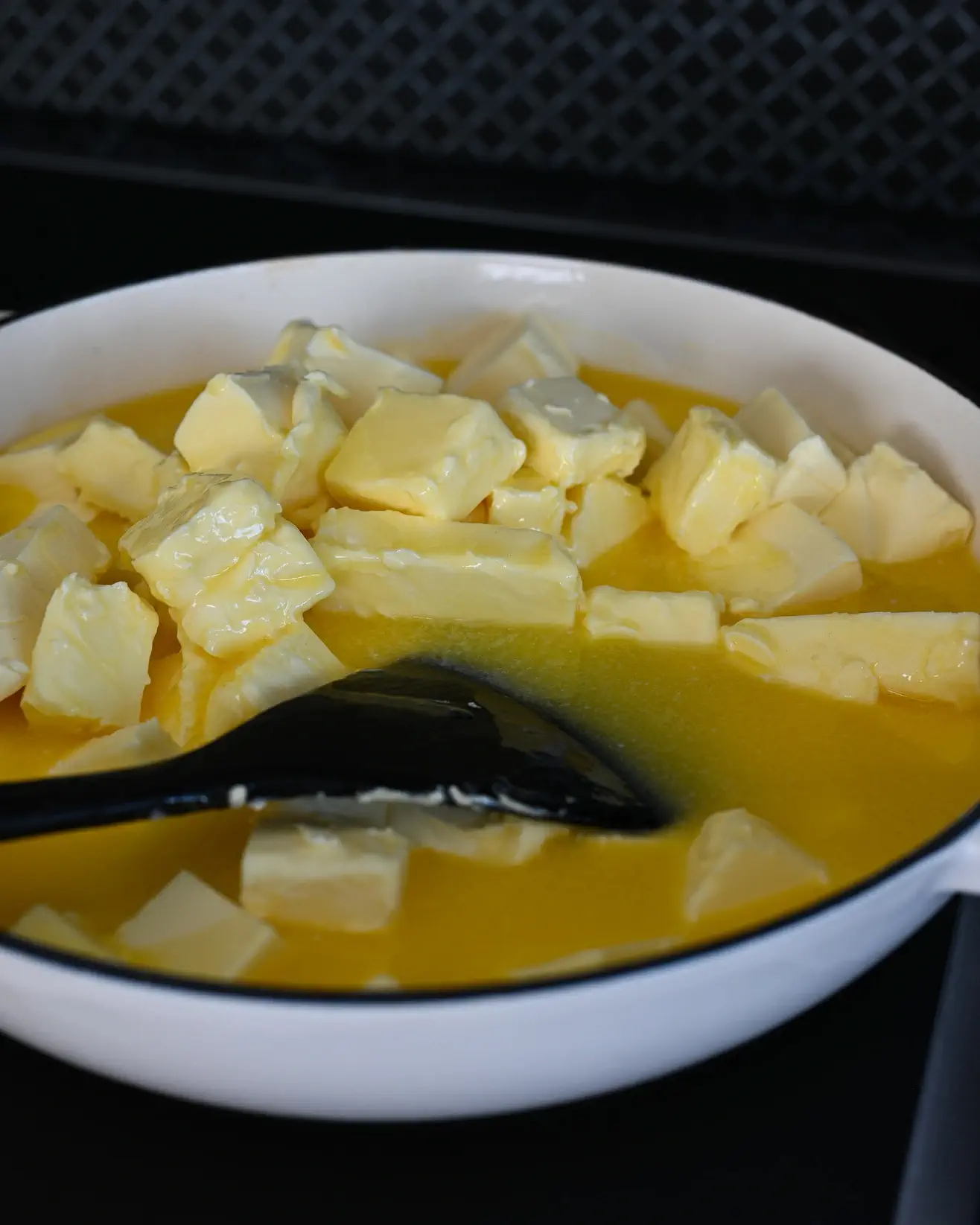 Ghee sviestas: kodėl šis skystas auksas yra nepakeičiamas šiuolaikinėje mityboje ir ajurvedoje?