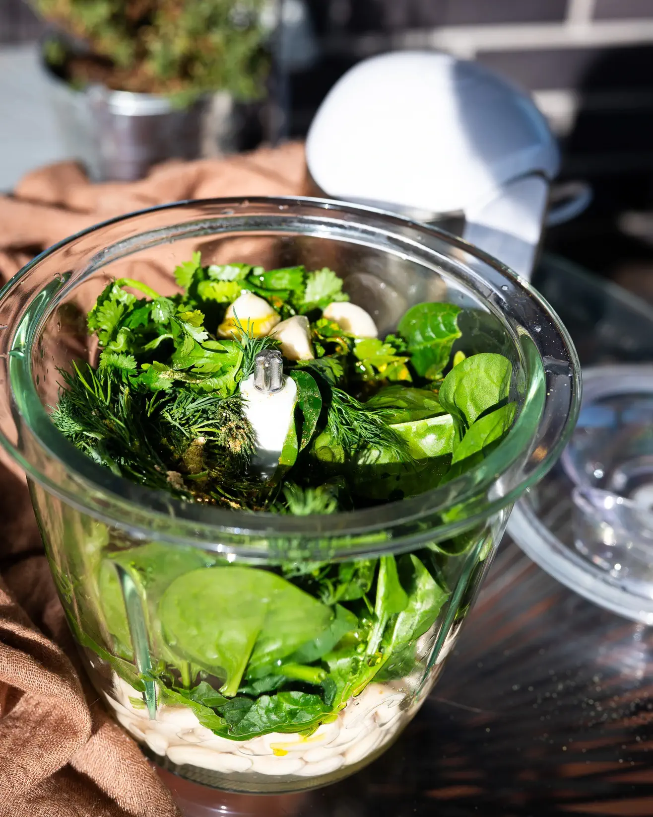 Kepta saldi bulvė su mung pupelėmis ir anakardžių padažu – sotūs ir subalansuoti pietūs