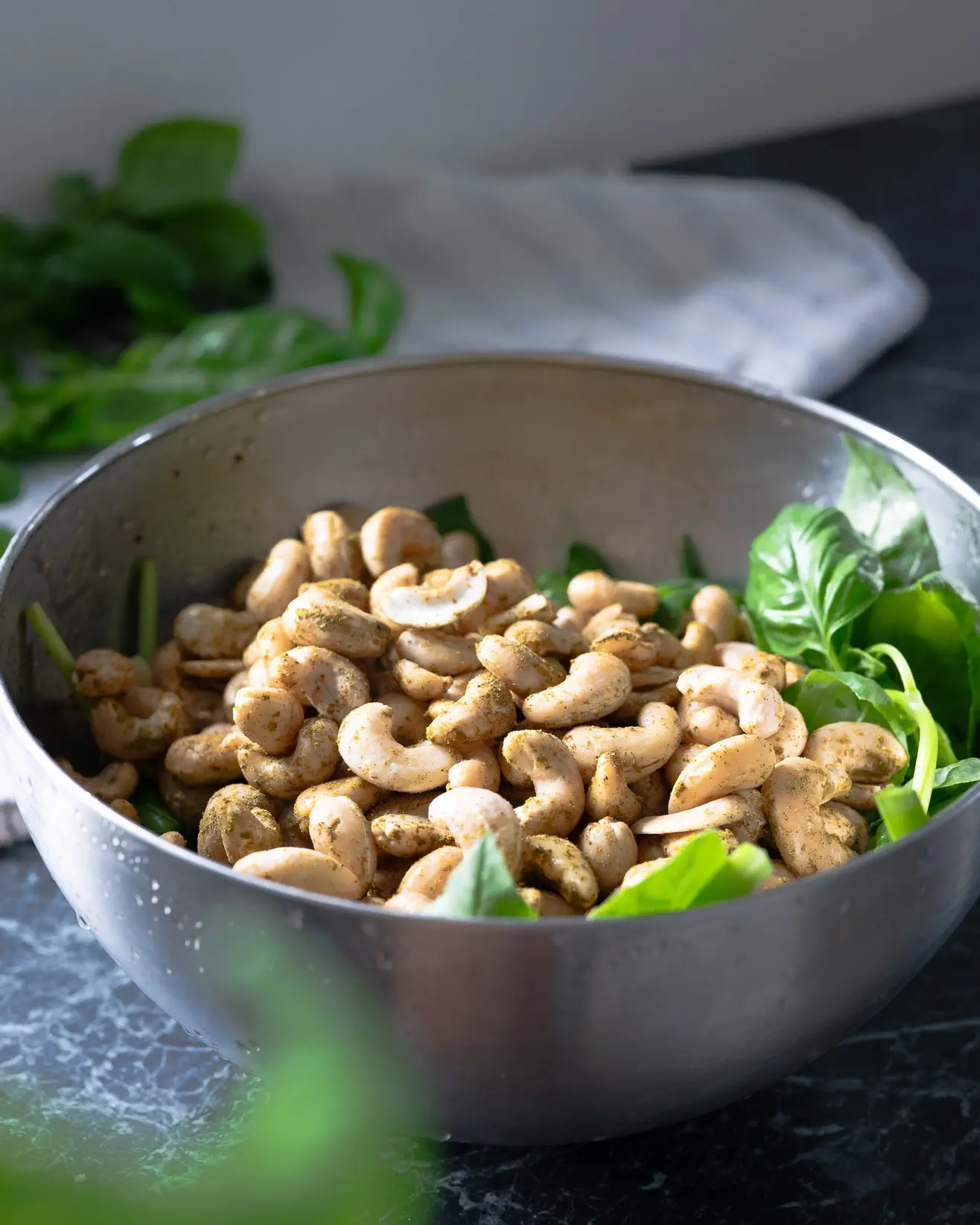 Bazilikų pesto su anakardžiais – vasaros receptas