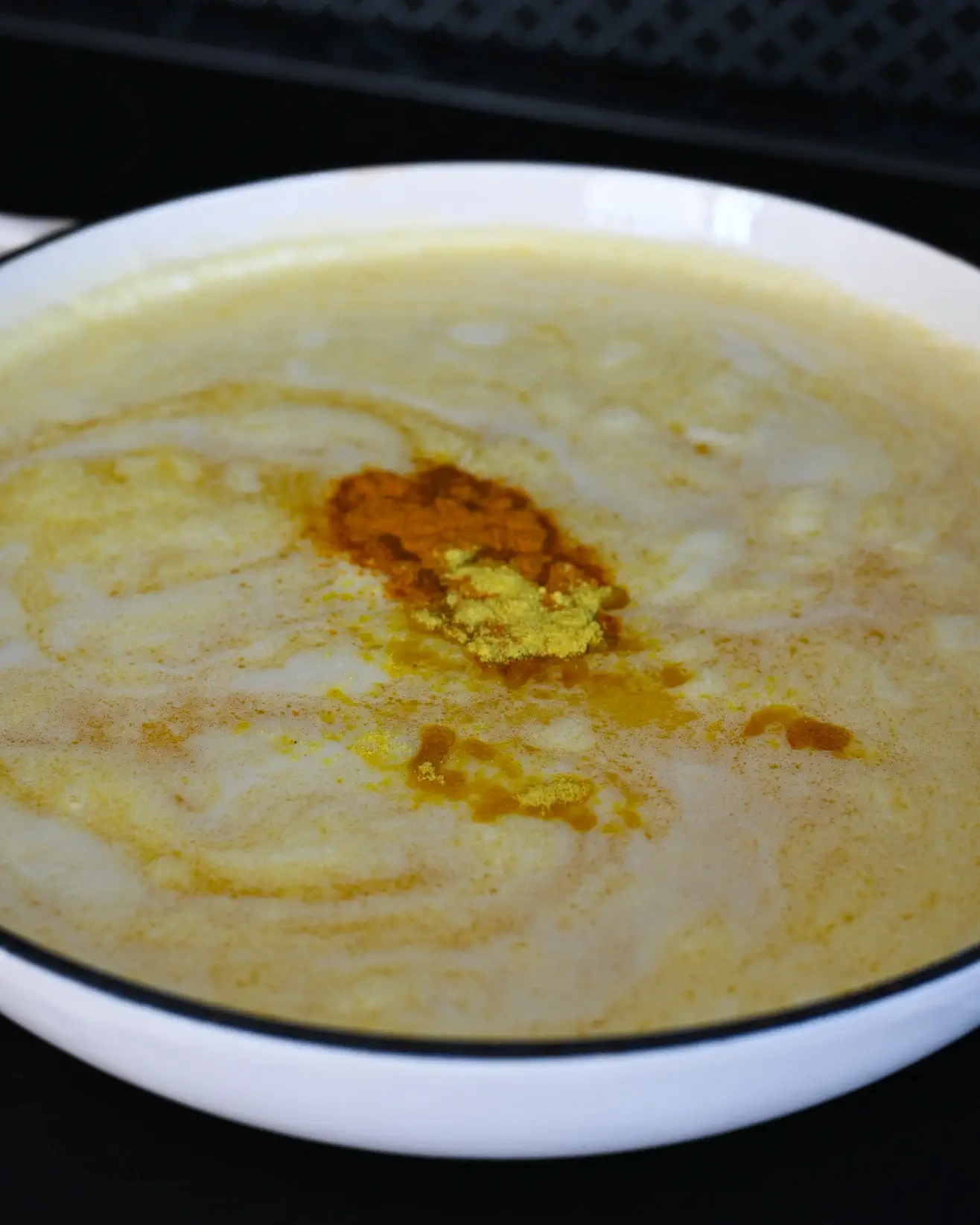 Ghee sviestas: kodėl šis skystas auksas yra nepakeičiamas šiuolaikinėje mityboje ir ajurvedoje?