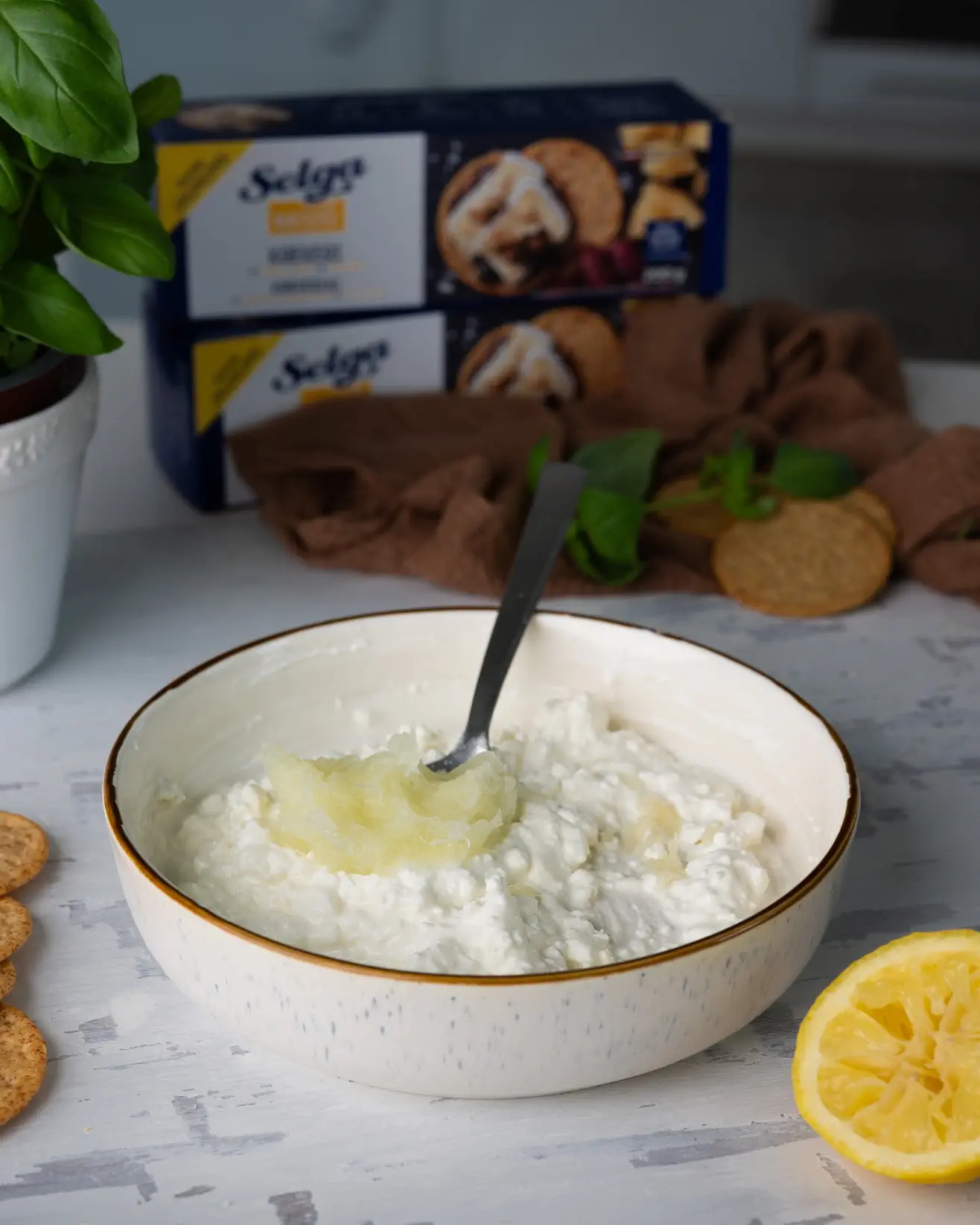 Jogurto-varškės kremas su lašiša