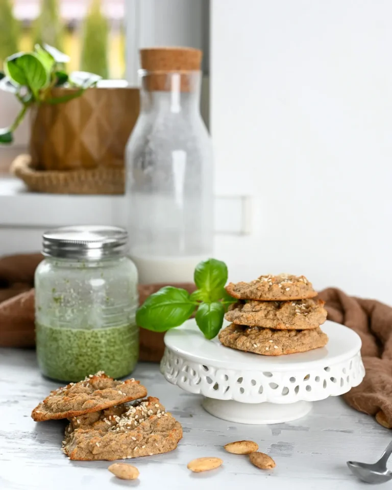 Naminis migdolų pienas ir minkšti sausainukai iš likusios migdolų masės